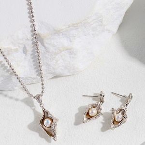 Conch Design Sterling Silver Pearl Necklace & Earrings Set - silver/white gold